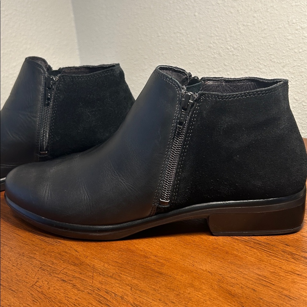 Women’s Naot Helm black leather/suede ankle booties size 41EU/10US - Picture 2 of 9